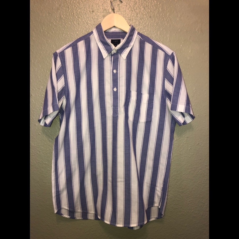Blue/white 3-button short sleeve button down shirt